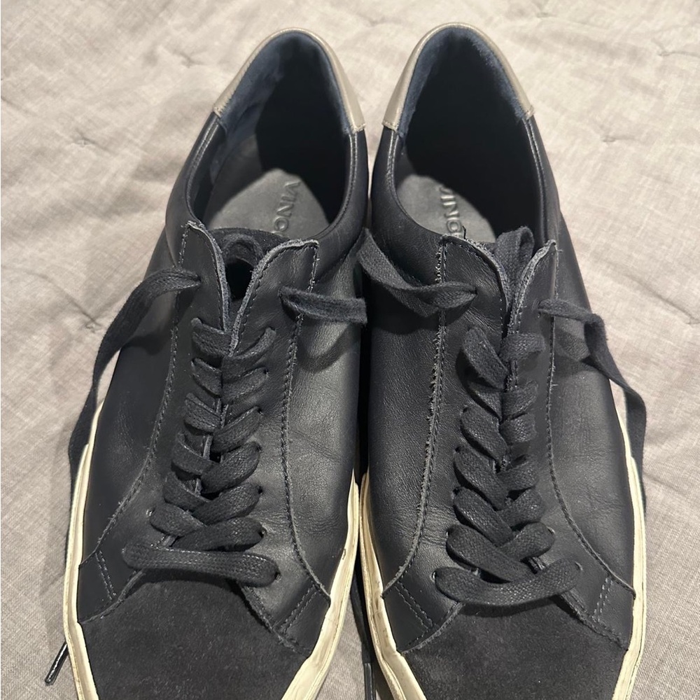 Vince Black Sneakers with Minimalist Design and Suede Finish